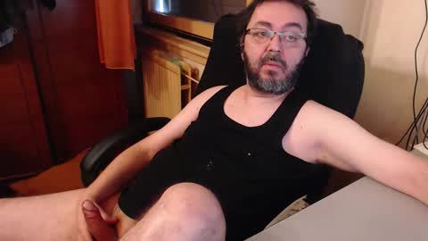 Snapshot of max818k chatting on 5, 10, 2025 Max online show from 5, 10, 2025