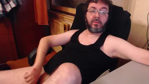 Snapshot of max818k chatting on 16, 11, 2025 Max online show from 16, 11, 2025