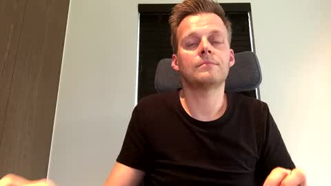 Snapshot of max_straight_1 chatting on 20, 2, 2025 Max take off clothes online show from 20, 2, 2025