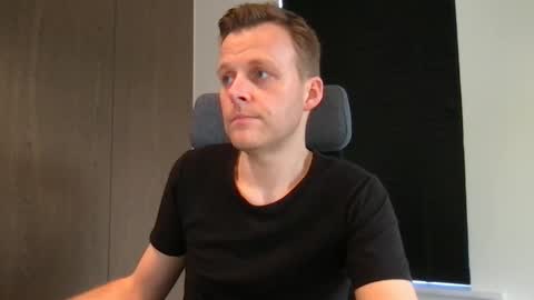 Snapshot of max_straight_1 chatting on 21, 2, 2025 Max take off clothes online show from 21, 2, 2025