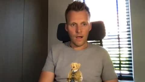 Max take off clothes online show from 28, 7, 2026