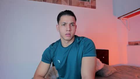 Snapshot of max_valiant chatting on 24, 9, 2025 max online show from 24, 9, 2025