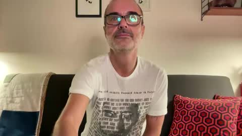 Snapshot of maxbow chatting on 12, 10, 2025 Max Mikado online show from 12, 10, 2025