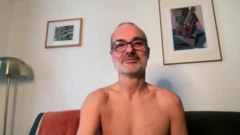 Snapshot of maxbow chatting on 21, 11, 2025 Max Mikado online show from 21, 11, 2025