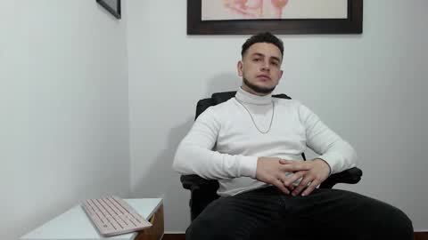 Snapshot of maxi_alcantara chatting on 12, 10, 2025 Maxi 600pm to 1201am col time online show from 12, 10, 2025