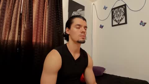 Snapshot of maxi_styles chatting on 12, 1, 2025 Alex online show from 12, 1, 2025