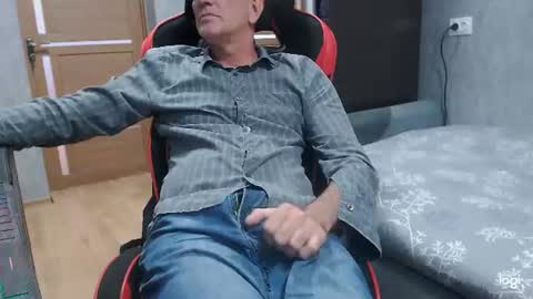 Snapshot of maximus3334 chatting on 17, 6, 2026 maximus3334 online show from 17, 6, 2026
