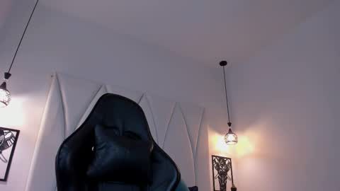 Snapshot of maxwell_dupont chatting on 19, 2, 2025 MAX online show from 19, 2, 2025