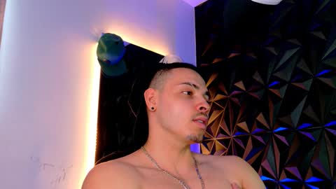 MAX online show from 30, 10, 2025