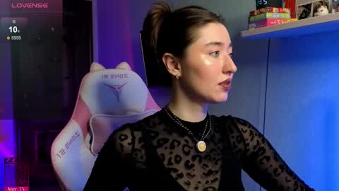 Snapshot of may_may_moon chatting on 18, 5, 2026 may_may_moon online show from 18, 5, 2026