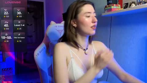 Snapshot of may_may_moon chatting on 27, 5, 2026 may_may_moon online show from 27, 5, 2026
