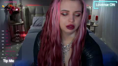 Maya Mils online show from 11, 3, 2025