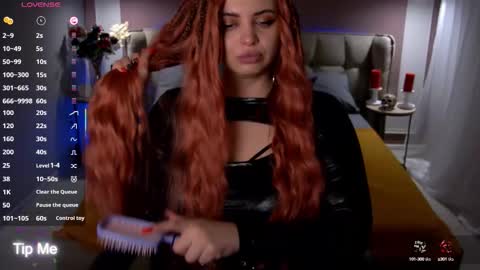 Maya Mils online show from 12, 9, 2025