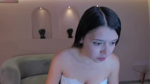 Snapshot of mayahoffman_ chatting on 18, 12, 2025 M A Y A H O F F M A N online show from 18, 12, 2025