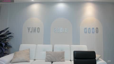 M A Y A    H O F F M A N online show from 24, 2, 2026