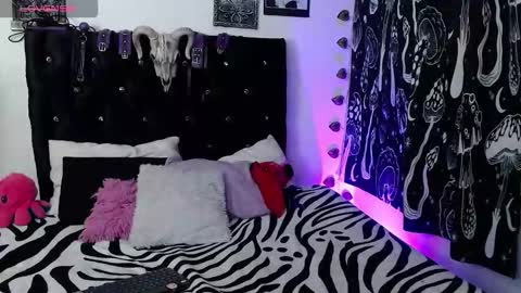 Snapshot of mayaredd chatting on 10, 10, 2025 mayaredd online show from 10, 10, 2025