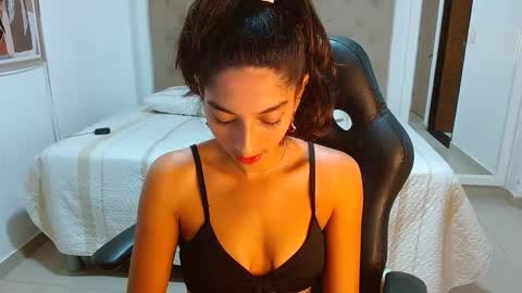 Snapshot of maydivaxox chatting on 1, 2, 2025 MAYA online show from 1, 2, 2025