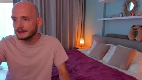 Angie  Alex online show from 8, 3, 2025