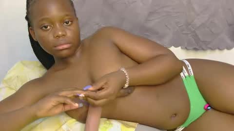 Snapshot of mazel_quincy chatting on 13, 9, 2025 mazel_quincy online show from 13, 9, 2025