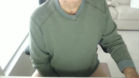 Snapshot of mbeastie chatting on 23, 12, 2024 Beastie online show from 23, 12, 2024