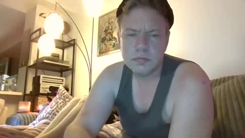 Snapshot of me2283 chatting on 23, 12, 2024 me2283 online show from 23, 12, 2024