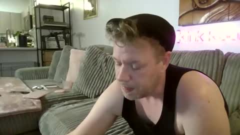 Snapshot of me2283 chatting on 27, 2, 2025 me2283 online show from 27, 2, 2025