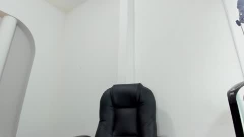 Snapshot of megan__monroe chatting on 3, 12, 2025 megan__monroe online show from 3, 12, 2025