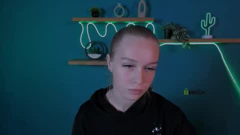 Snapshot of megan_cold chatting on 25, 10, 2025 megan_cold online show from 25, 10, 2025