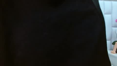 Snapshot of megan_sweet_1 chatting on 5, 2, 2025 megan_sweet_1 online show from 5, 2, 2025