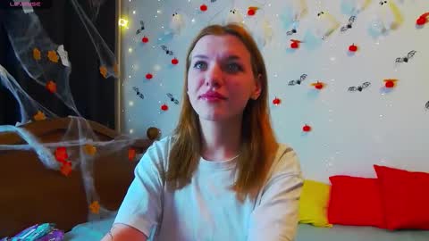 Snapshot of megancat333 chatting on 5, 11, 2025 megancat333 online show from 5, 11, 2025