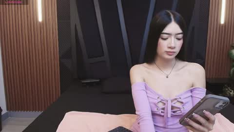 MEGGAN LUXX online show from 2, 4, 2026