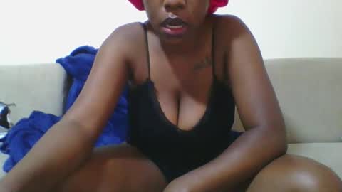 Snapshot of mel_candi94 chatting on 21, 12, 2025 pretty online show from 21, 12, 2025