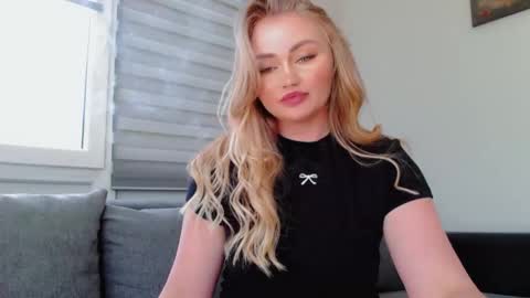 Snapshot of melani_a chatting on 15, 5, 2026 Melania online show from 15, 5, 2026