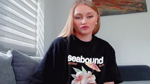 Snapshot of melani_a chatting on 25, 5, 2026 Melania online show from 25, 5, 2026