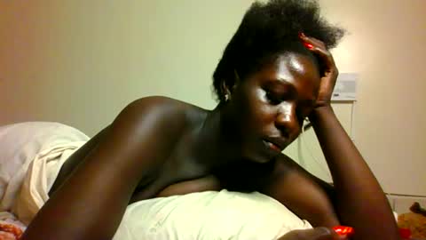 Snapshot of melanie_bae1 chatting on 2, 6, 2026 melanie_bae1 online show from 2, 6, 2026
