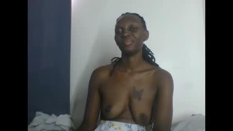 Snapshot of melanie_goddesss chatting on 10, 10, 2025 milly online show from 10, 10, 2025