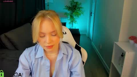 Snapshot of melanie_ryer chatting on 17, 10, 2025 Melanie online show from 17, 10, 2025