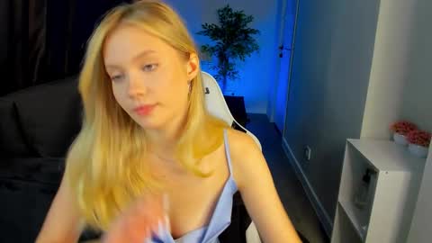 Snapshot of melanie_ryer chatting on 18, 10, 2025 Melanie online show from 18, 10, 2025