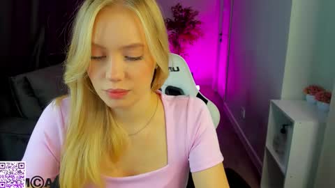 Snapshot of melanie_ryer chatting on 18, 10, 2025 Melanie online show from 18, 10, 2025