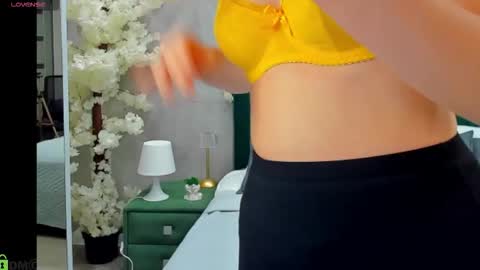 Snapshot of melanie_ryer chatting on 18, 11, 2025 Melanie online show from 18, 11, 2025