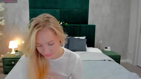 Snapshot of melanie_ryer chatting on 20, 11, 2025 Melanie online show from 20, 11, 2025