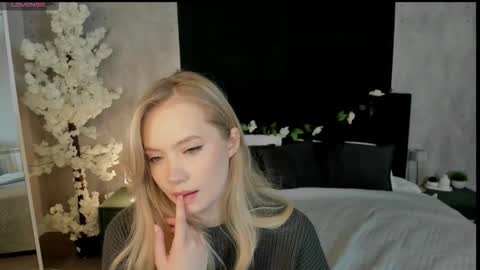 Snapshot of melanie_ryer chatting on 14, 12, 2025 Melanie online show from 14, 12, 2025