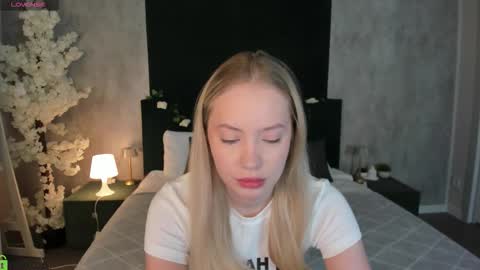 Snapshot of melanie_ryer chatting on 15, 12, 2025 Melanie online show from 15, 12, 2025