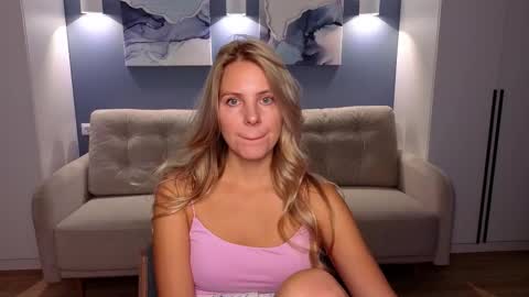 Snapshot of melaniebennett chatting on 3, 10, 2025 Melanie Bennett online show from 3, 10, 2025