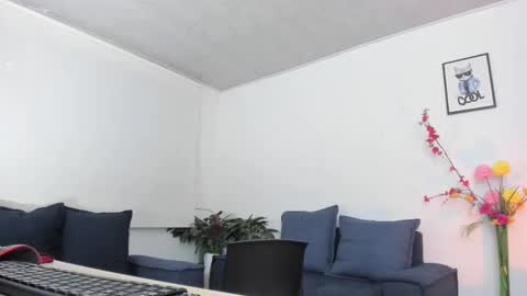 melaniie_roussel online show from 22, 10, 2025