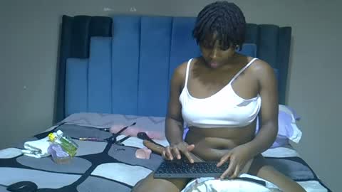 Snapshot of melanin_moon chatting on 16, 6, 2026 Moon online show from 16, 6, 2026
