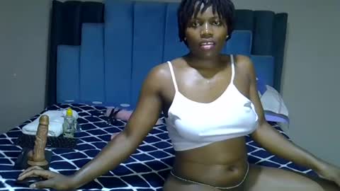 Snapshot of melanin_moon chatting on 1, 7, 2026 Moon online show from 1, 7, 2026