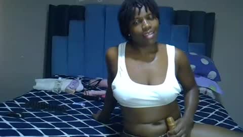 Snapshot of melanin_moon chatting on 8, 7, 2026 Moon online show from 8, 7, 2026