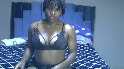 Snapshot of melanin_moon chatting on 13, 7, 2026 Moon online show from 13, 7, 2026