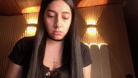 melanny_petite online show from 9, 4, 2026